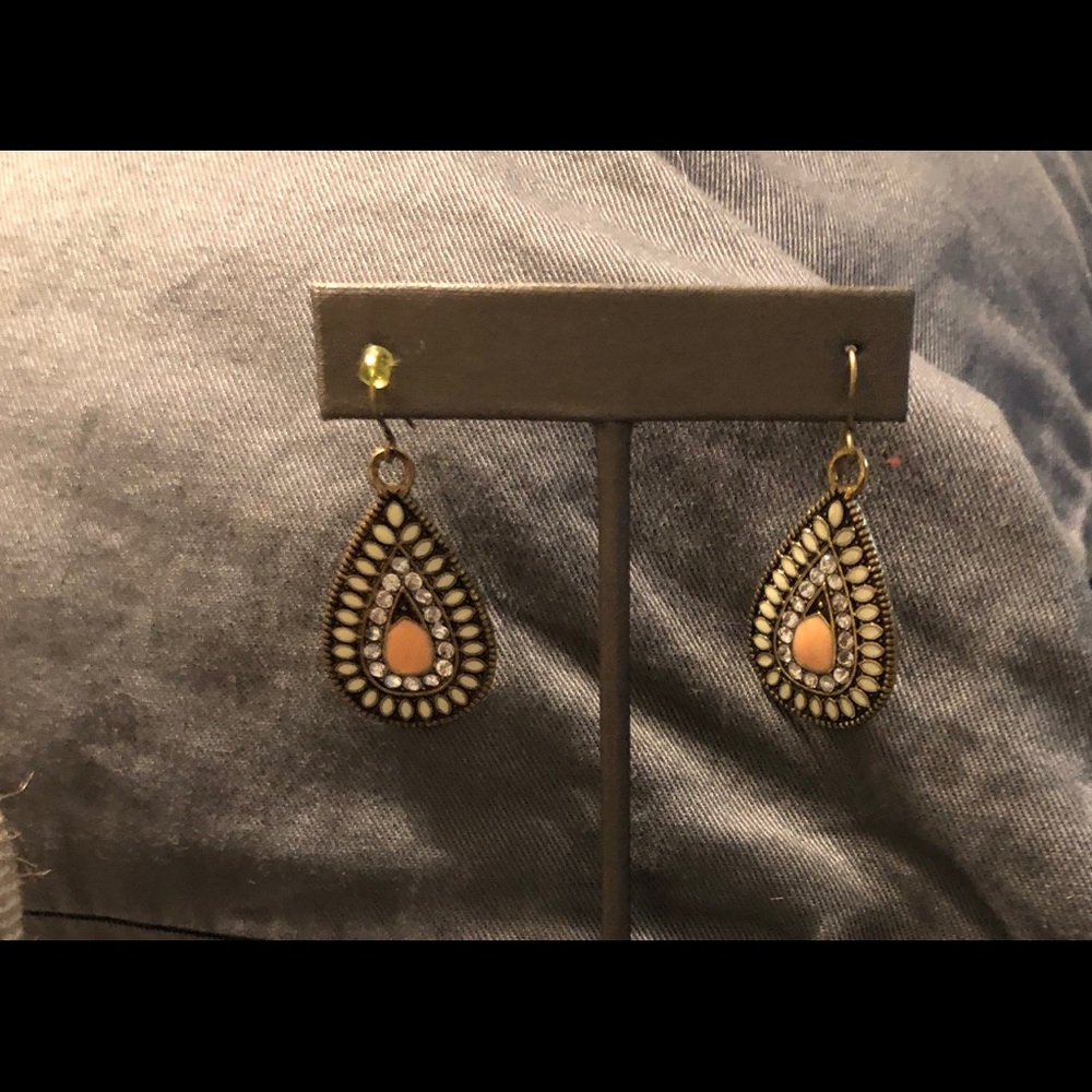 ⚡️Bronze and peach teardrop dangle earrings.